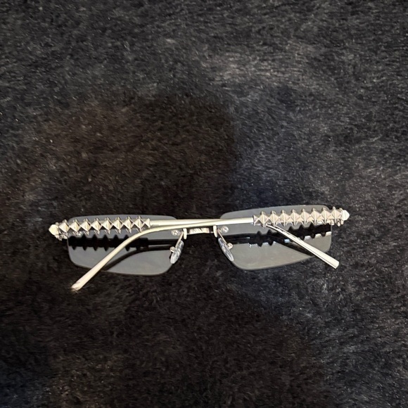 Stylish Silver Rimless Sunglasses - Picture 2 of 5